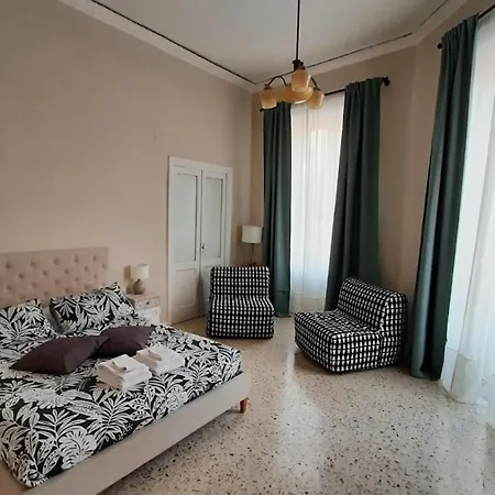 Palazzetto Di Neubourg Naples