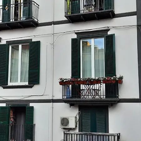 Palazzetto Di Neubourg Naples